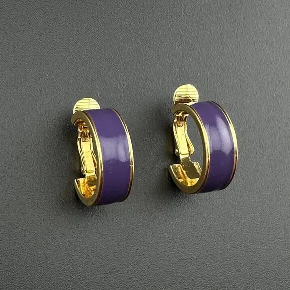 Vintage Sarah Coventry Gold Tone Purple Enamel Hoop Clip On Earrings 3/4" - Picture 1 of 11